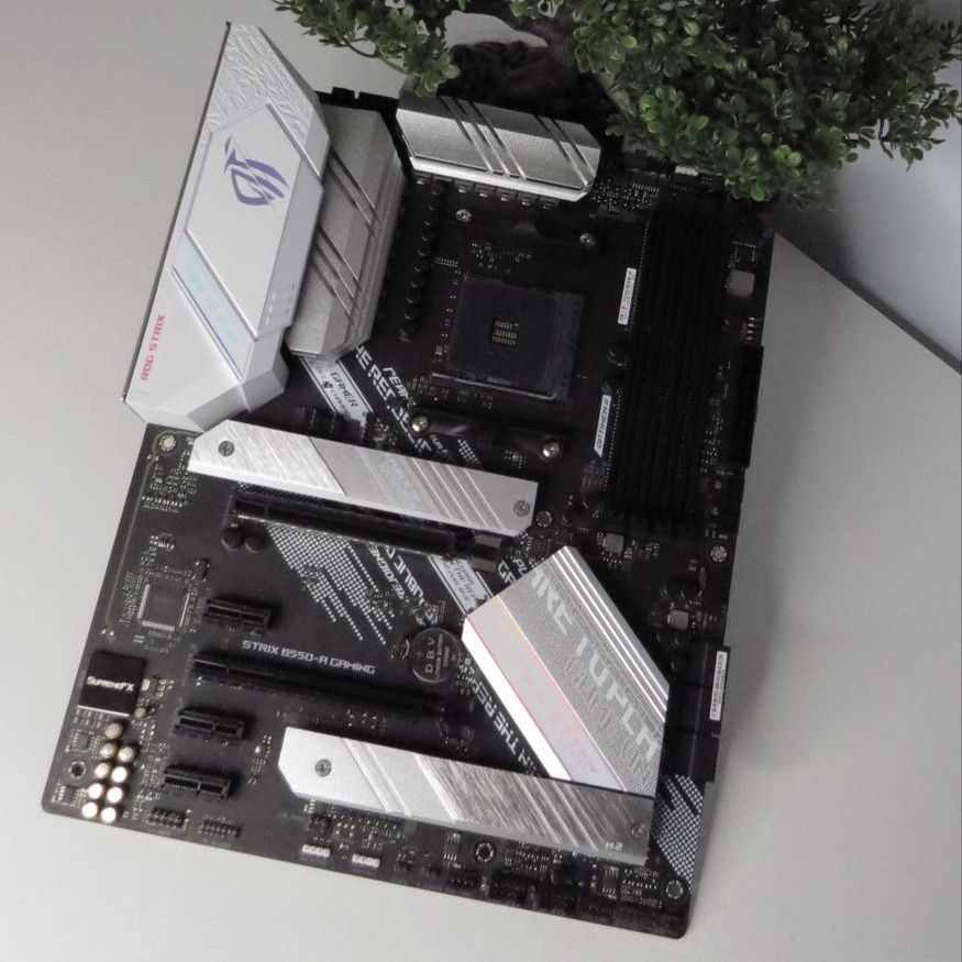 ASUS ROG STRIX B550-A Motherboard AM4 (UNTESED)