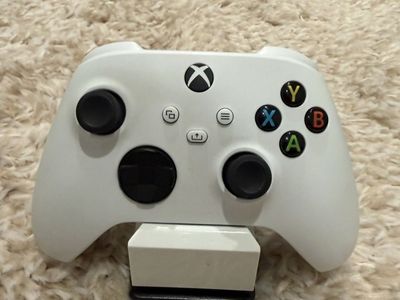 Microsoft Xbox Wireless Controller - White (model 1914)