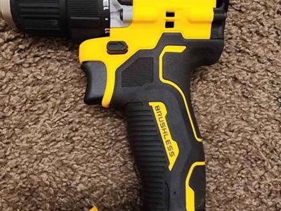 New DEWALT ATOMIC 20V MAX Brushless Cordless 1/2 in. Drill Driver