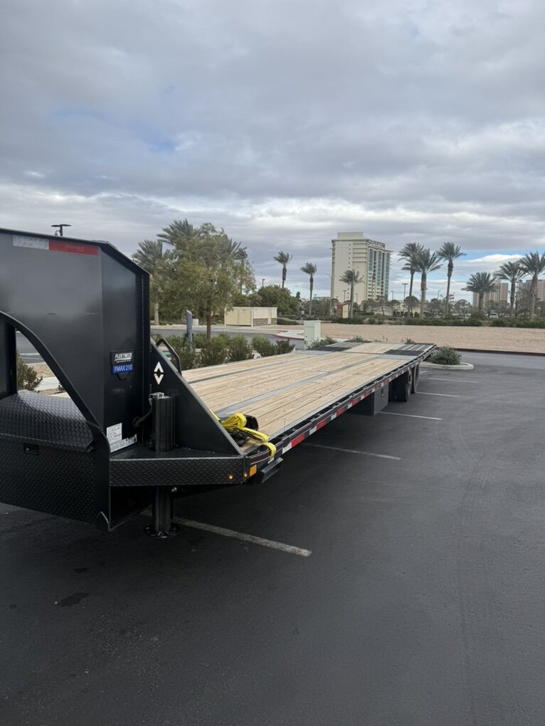 2025 BRAND NEW DIAMOND C FMAX 210 40ft Trailer