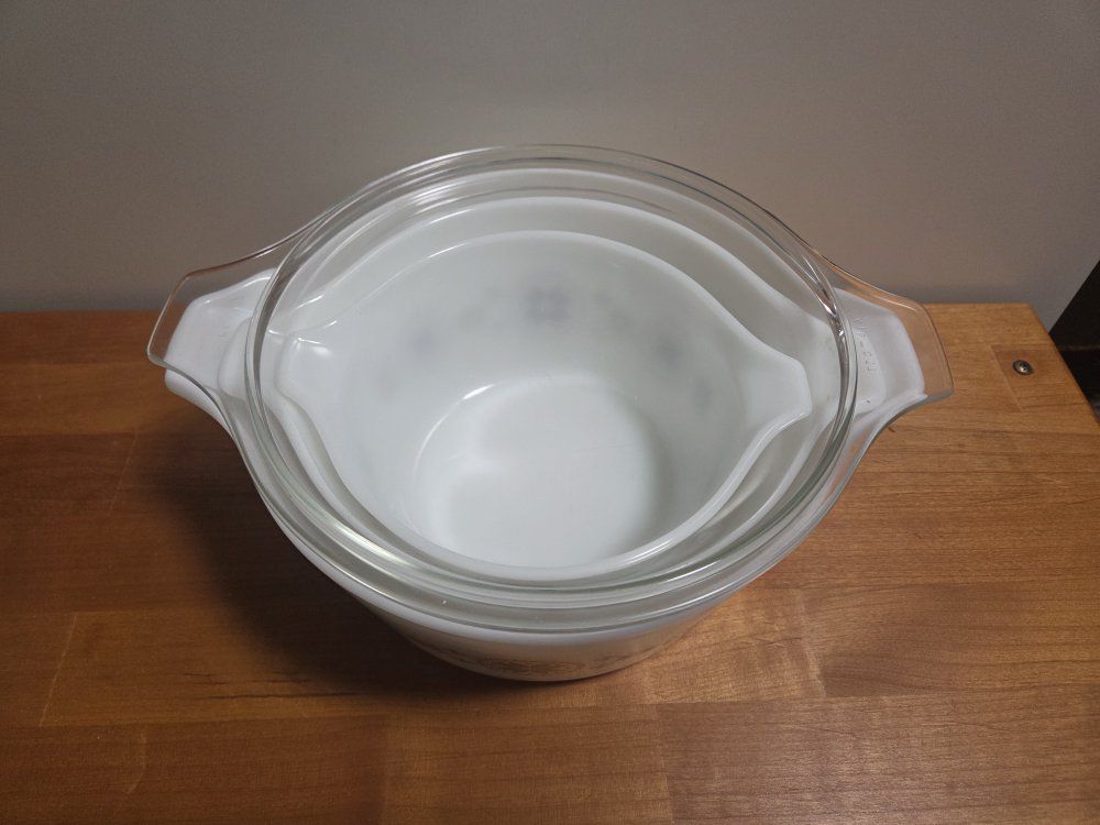 vintage Pyrex MCM town and country casserole set