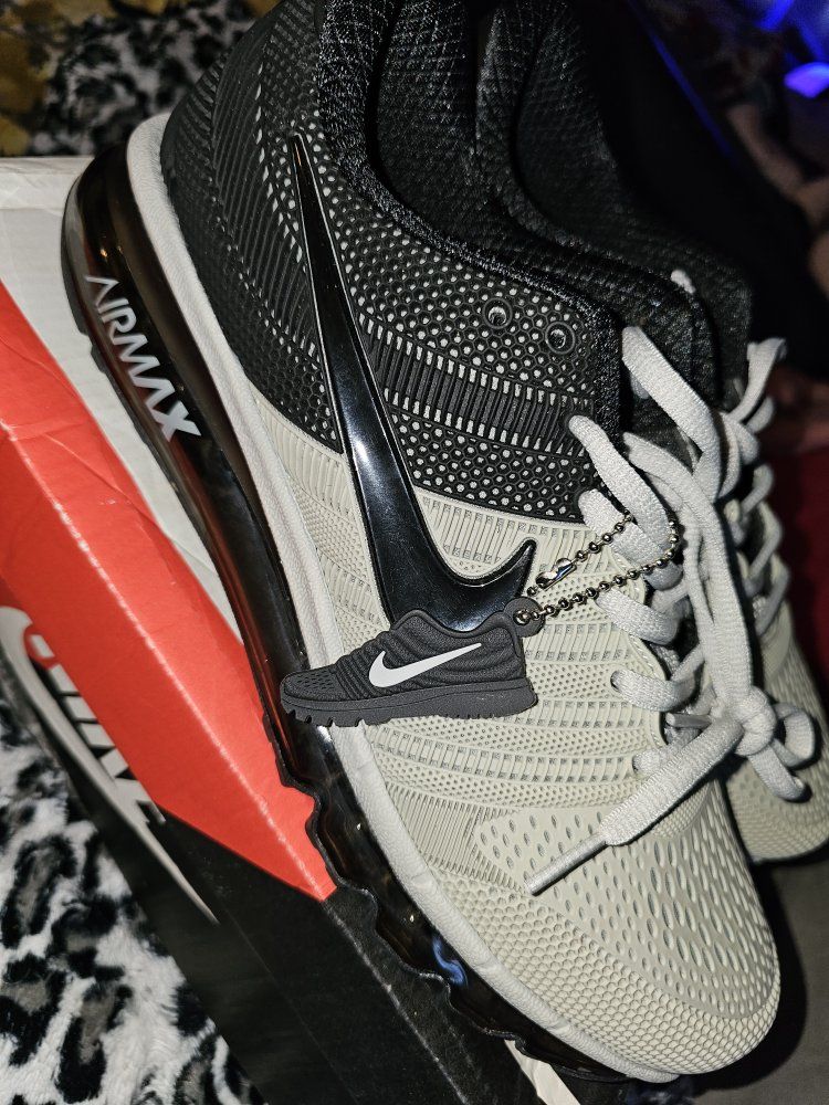 Nike Air Max 2017 Grey Black Men's Size 9.5 Sneakers 849560-407 With Box
