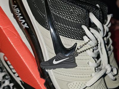 Nike Air Max 2017 Grey Black Men's Size 9.5 Sneakers 849560-407 With Box