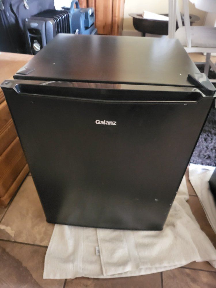 Galanz Black Mini Fridge Refrigerator, Compact 1.7 cu. ft., Dorm/Office/Garage