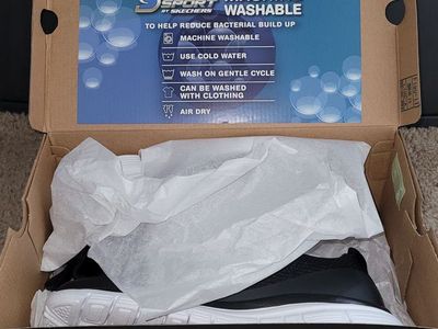New kid size 7 Sports skechers shoes