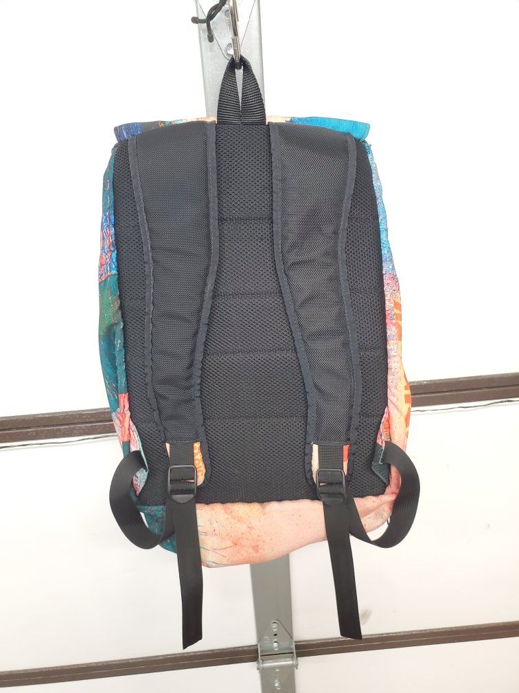 Main image 6