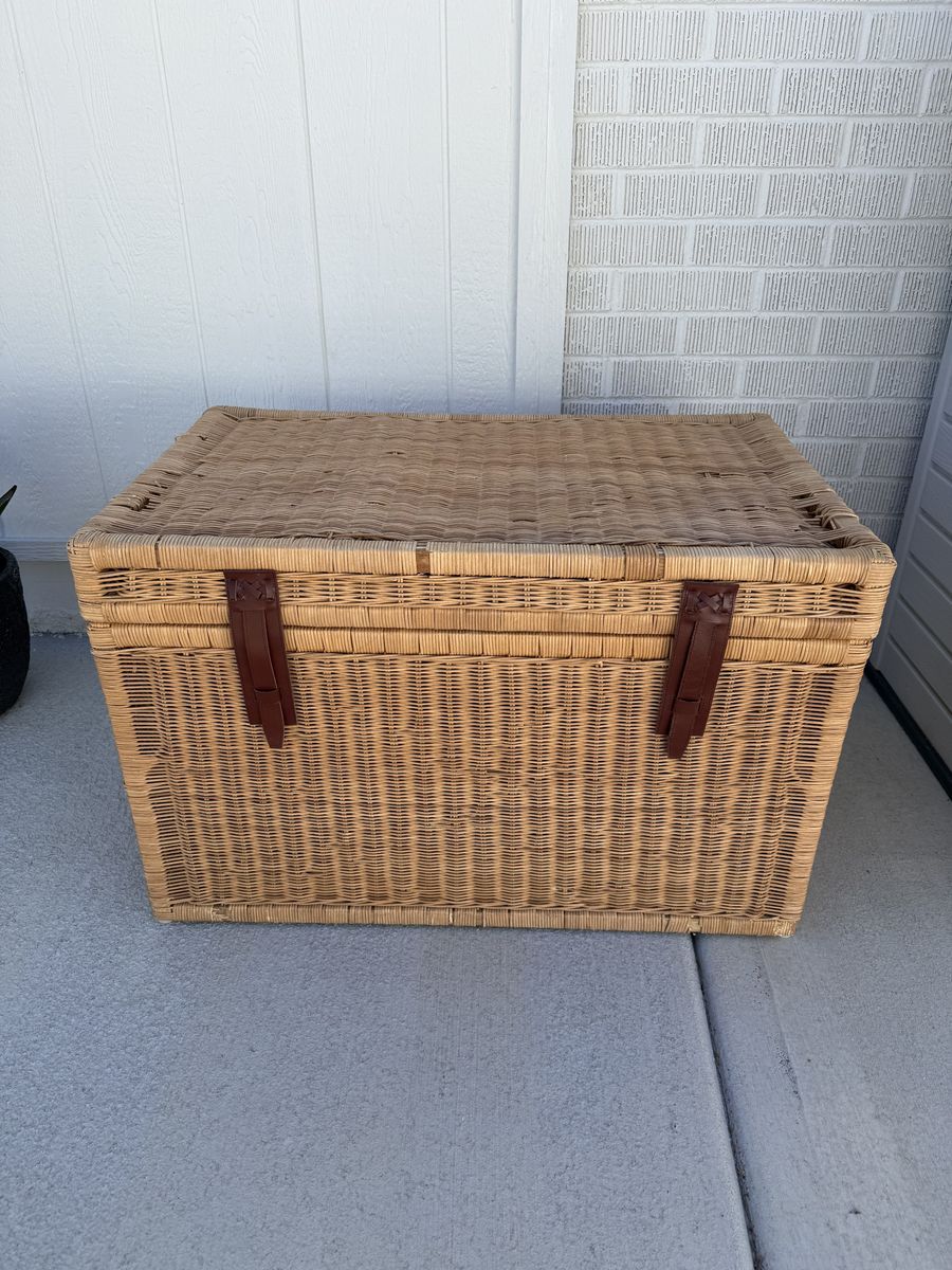 LARGE WICKER TRUNK