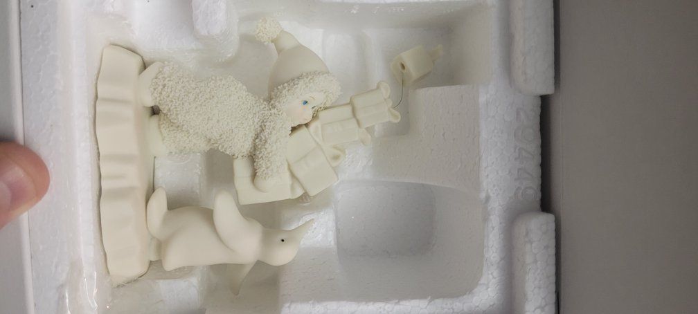 Department 56 Snowbabies I Have Lots To Give Figurine in Original Box