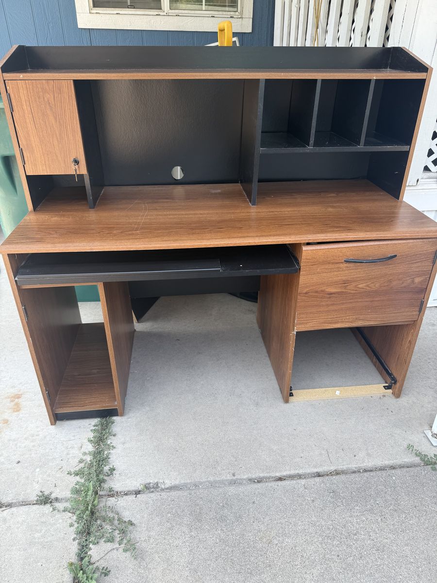 Wood computer desk