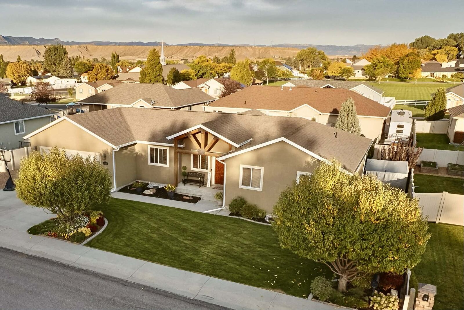 Beautiful Home for Sale – Large Lot – Full Basement – Price UT – Must See! 5 Bed 3 Bath!!