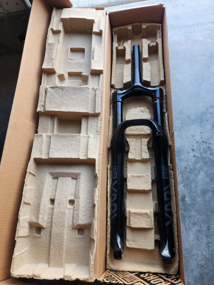 RockShox Yari RC Mountain Bike Fork 29" 160mm DebonAir Boost 15x110 42mm Offset