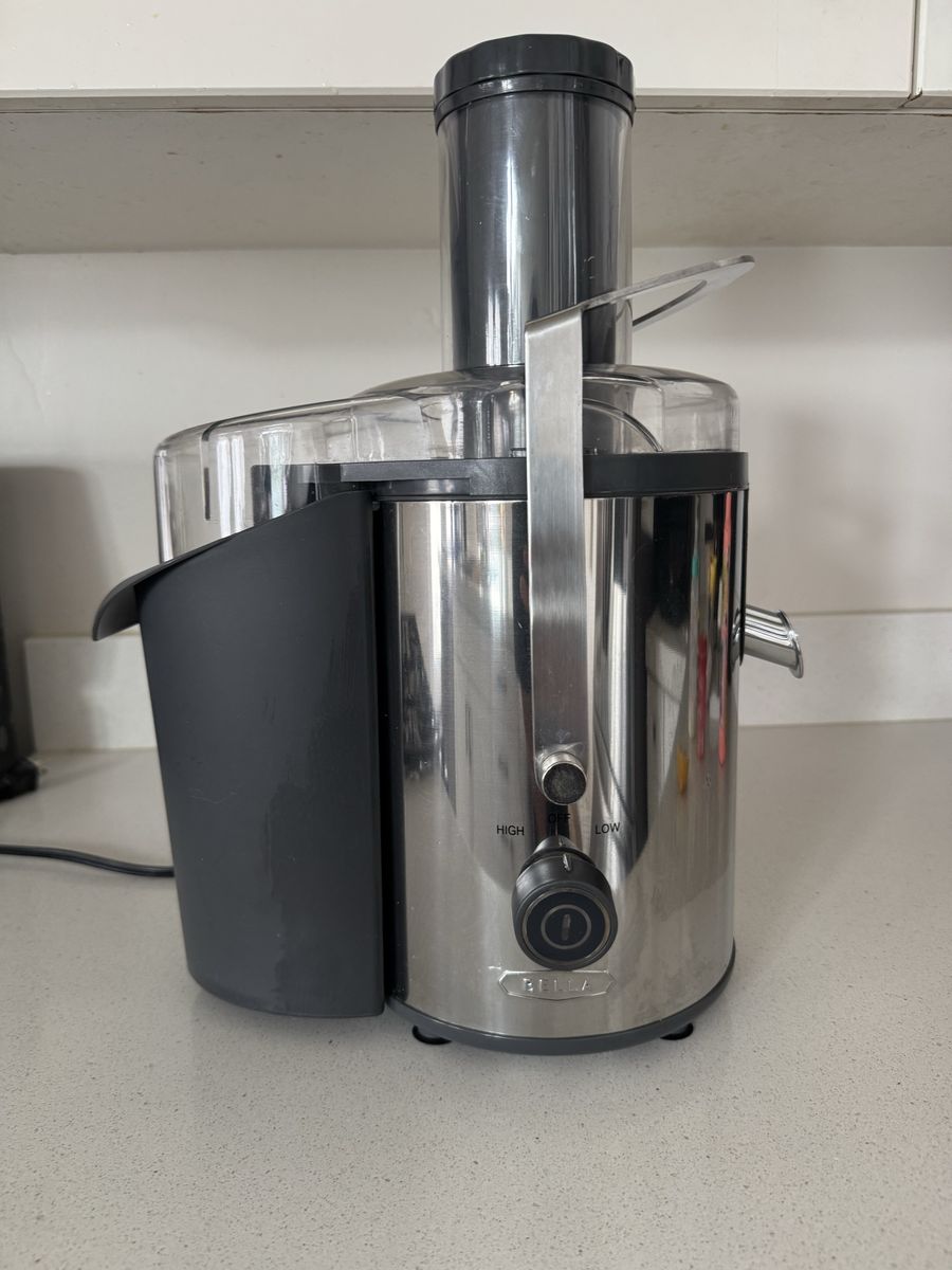 BELLA High-Power Stainless Steel Electric Juice Extractor