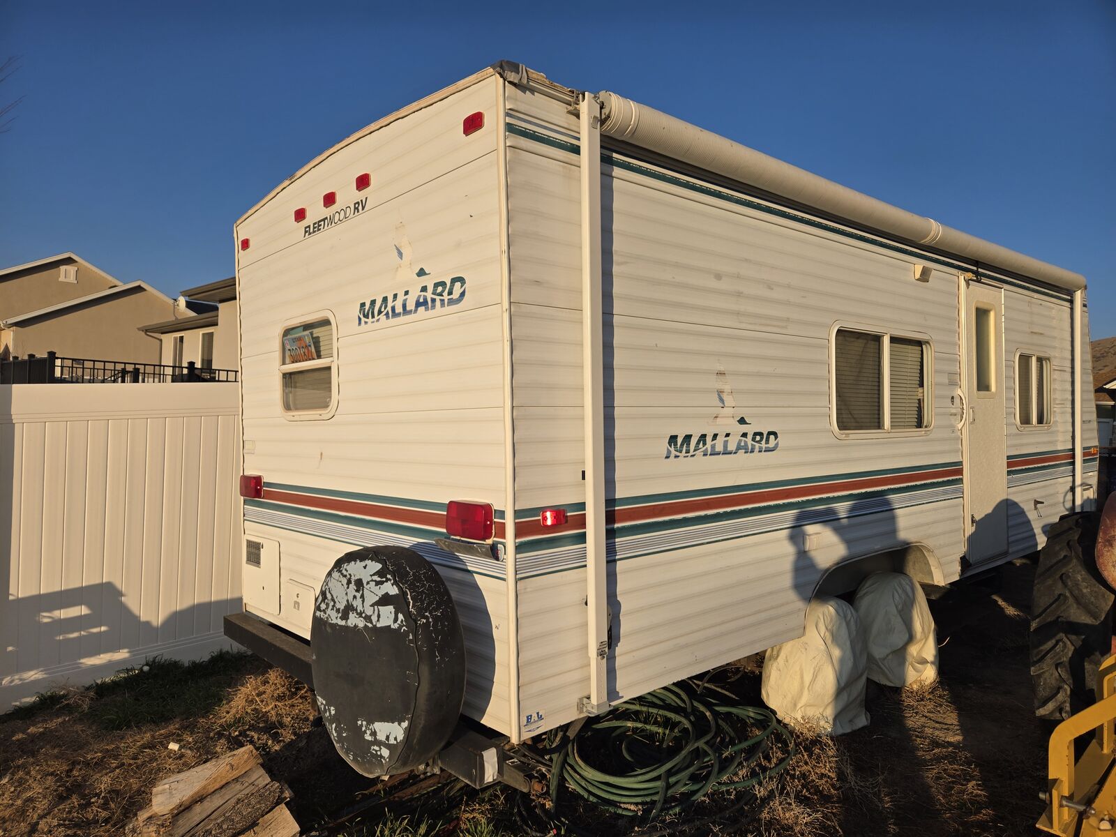 2000 Mallard 23D Camp Trailer