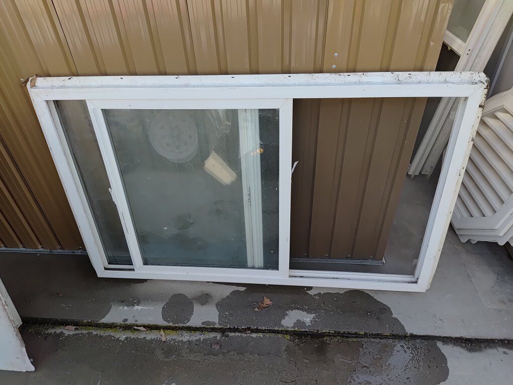 Double pane vinyl window