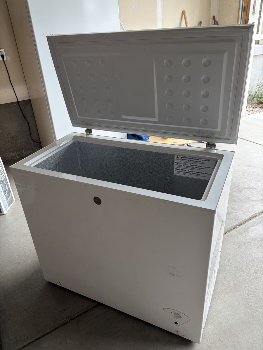 White Standalone Chest freezer