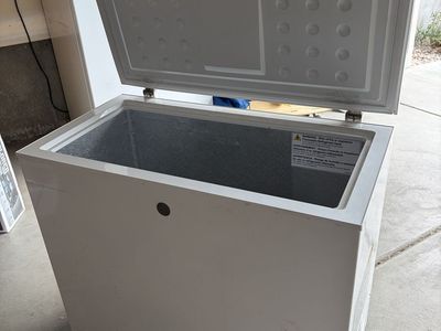 White Standalone Chest freezer