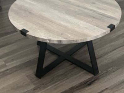 Round Wood Coffee Table - Rustic Farmhouse Style, Metal X-Base, Light Oak Finish