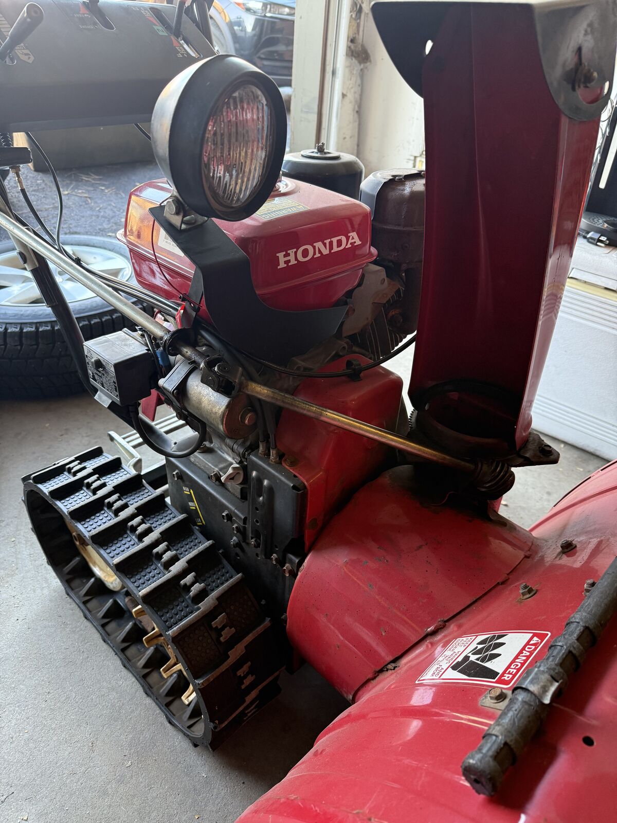 Honda 928 snowblower on tracks