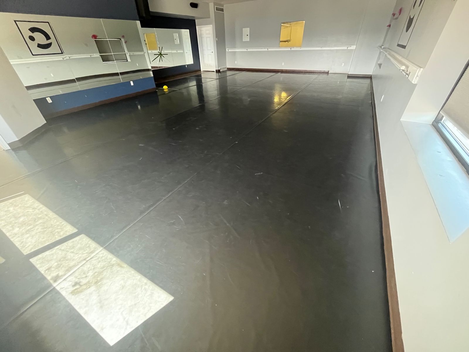 Main image 3