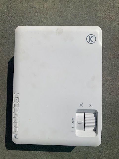 Vankyo Video HD Mini Projector with Carrying Case - White and gray
