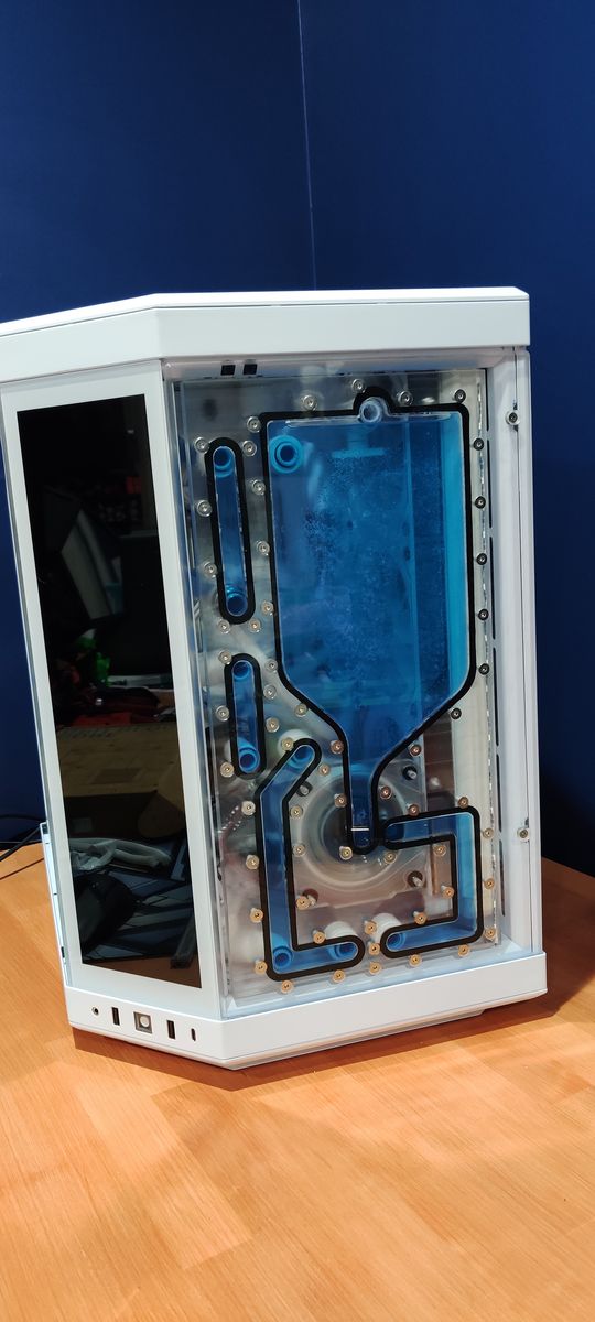 Hyte Y70 Distro Plate for custom pc water cooling