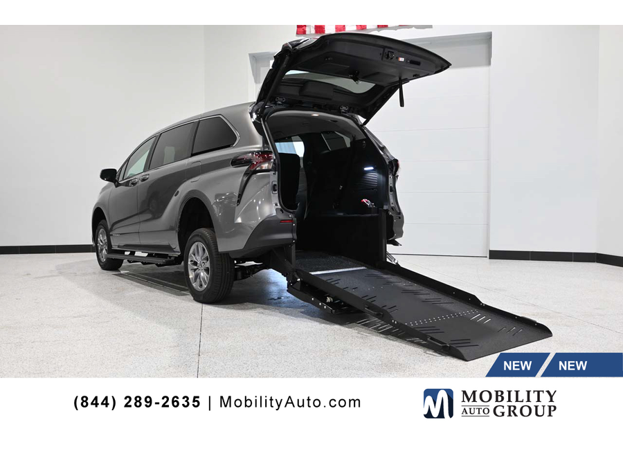 2026 Toyota Sienna LE 8-Passenger