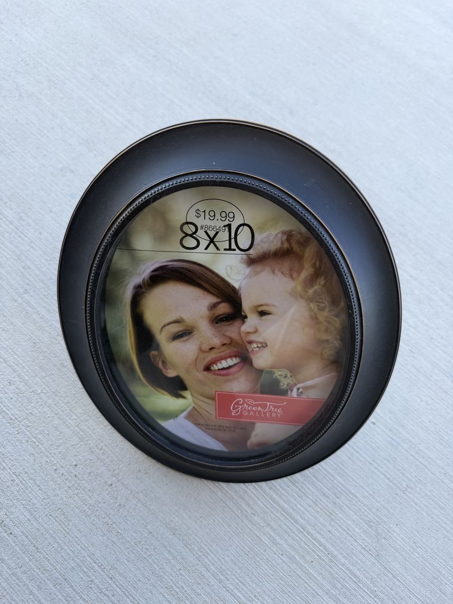 Oval Black Picture Frame 8x10