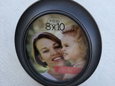 Oval Black Picture Frame 8x10