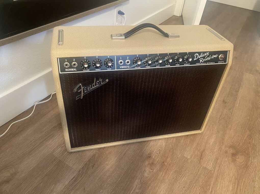 Fender Deluxe Reverb Tan/Oxblood Limited Edition
