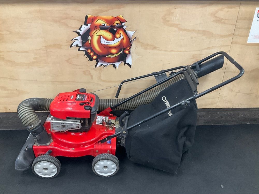 TROY BILT GAS POWERED CHIPPER SHREDDER LAWN VACCUM
