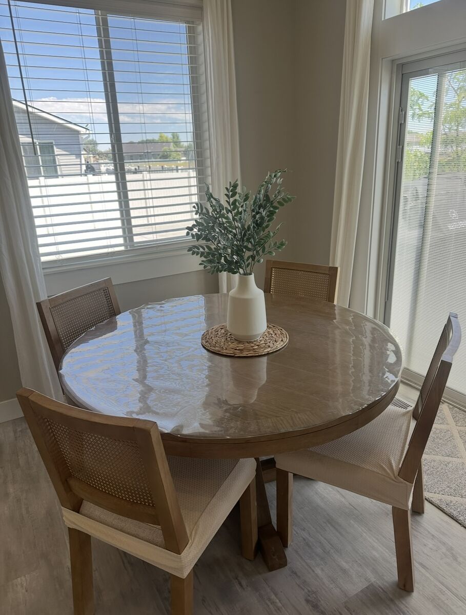 Kitchen Table and 6 Chairs