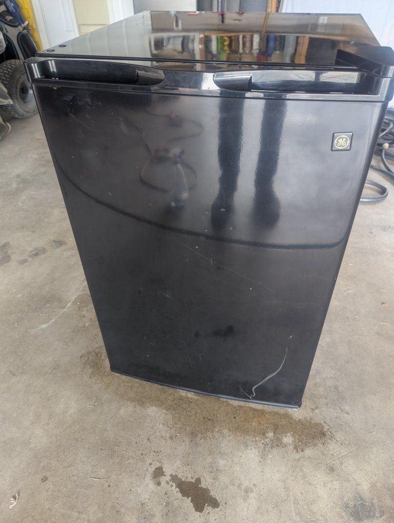GE Mini Fridge Refrigerator