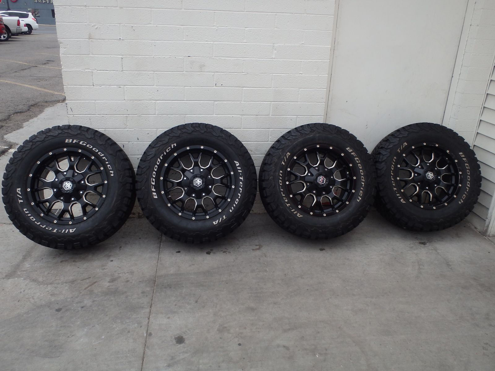 SET OF USED 18" INCH MANHEIM 18X9  5X139-5X115 AND TIRES 285/65R18