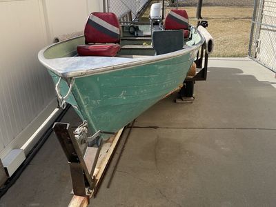 Crestliner 16 1/2 Foot Aluminum Boat with 25hp Honda Four Stroke