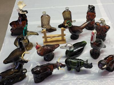 VINTAGE 1970'S AVON FIGURAL GLASS COLLECTION