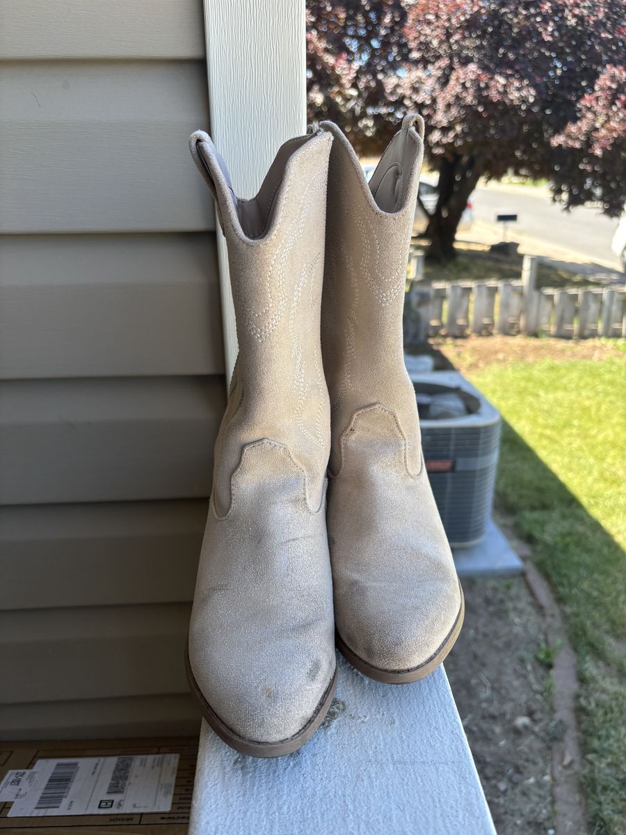 Girls cowgirl boots light tan