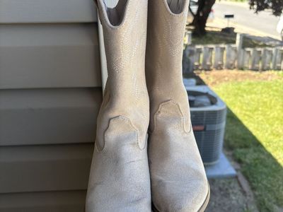 Girls cowgirl boots light tan