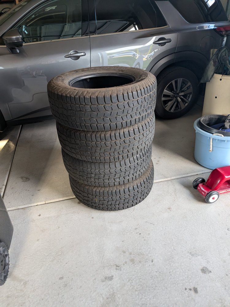Cooper Discoverer Snow Claw Winter Tires - Set of 4 (275/65R18)