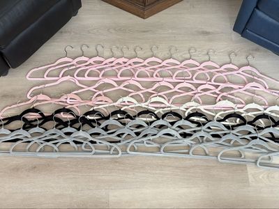 Hangers, flocked