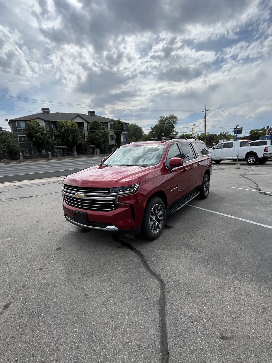 2023 Chevrolet Suburban LT