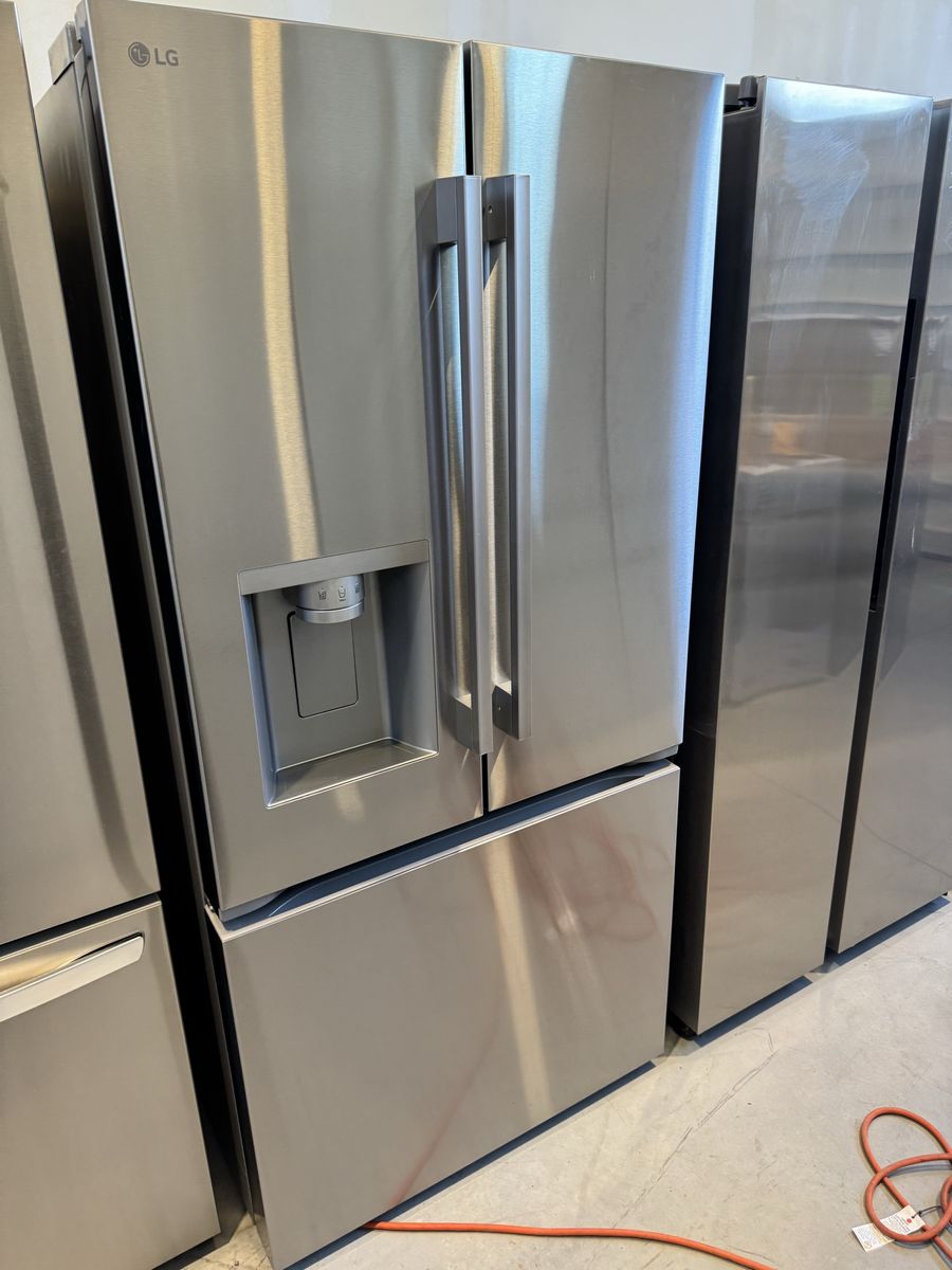 New scratch and dent LG 33 in. W. 25 cu.ft. Smart 3-Door French Door Refrigerator