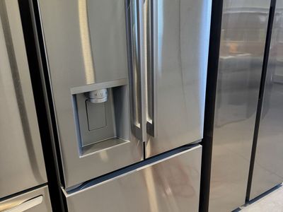 New scratch and dent LG 33 in. W. 25 cu.ft. Smart 3-Door French Door Refrigerator