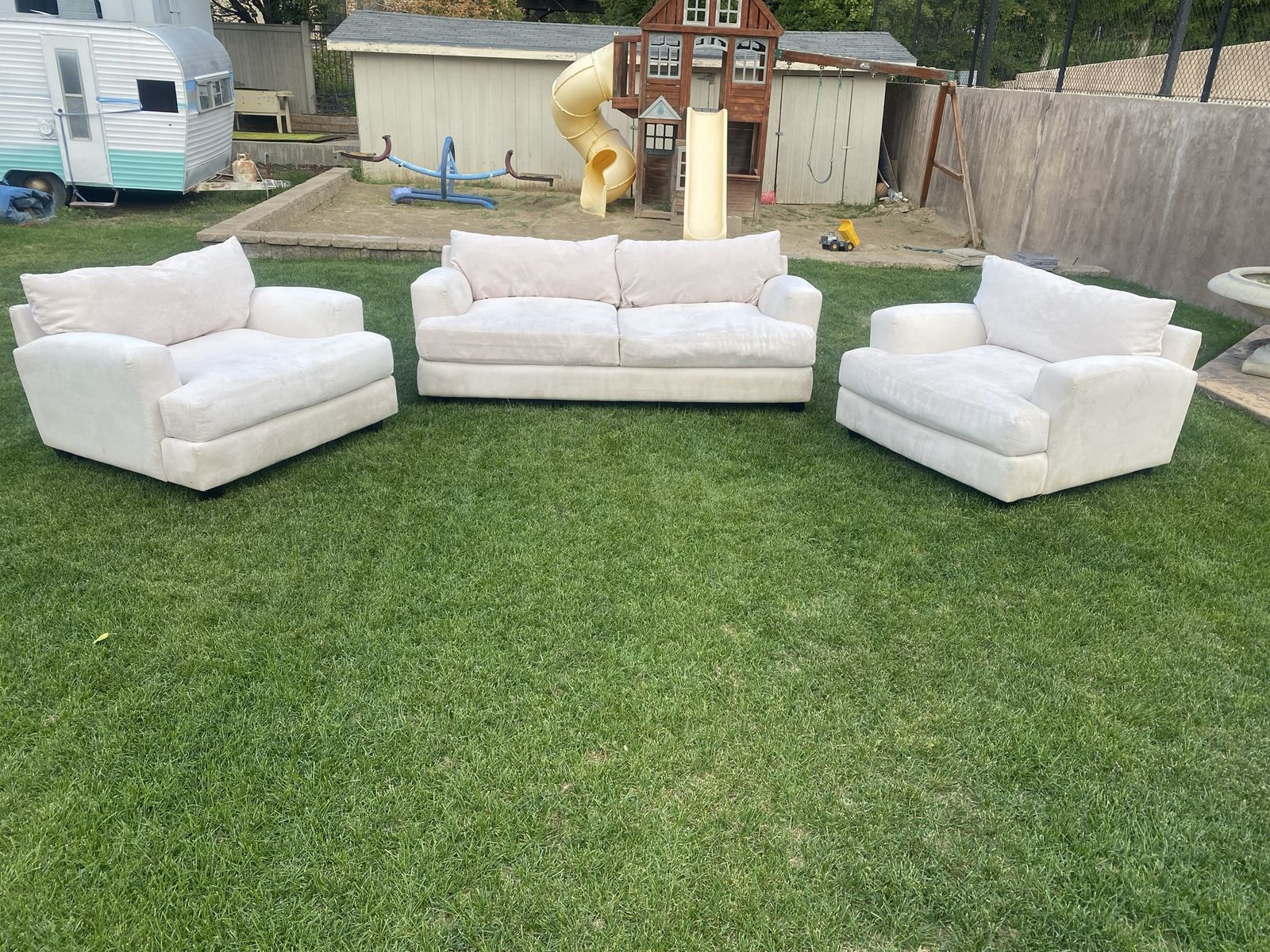 FREE DELIVERY Beautiful 3 Piece Sofa Set
