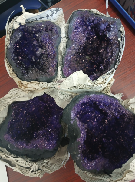Fake Amethyst Geode- 4 Halves-Extras