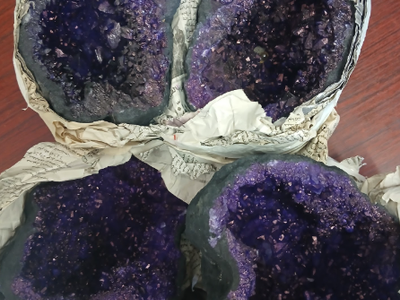 Fake Amethyst Geode- 4 Halves-Extras