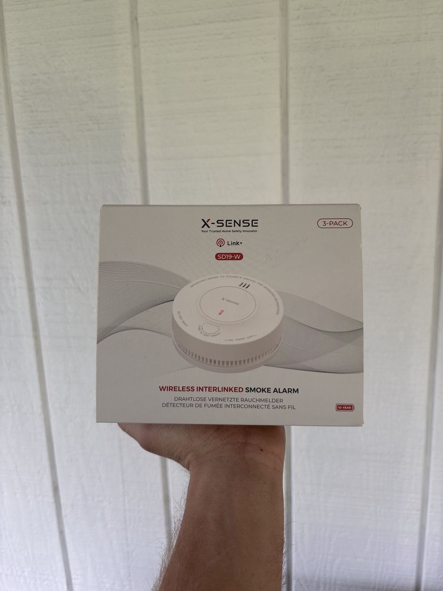 5 XSense smoke alarms, 1 smoke alarm/carbon monoxide alarm