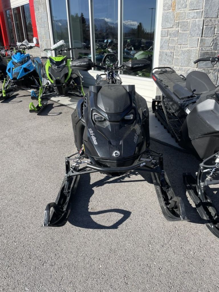 2023 SKI-DOO Summit Edge 850 E-TEC Timeless Black