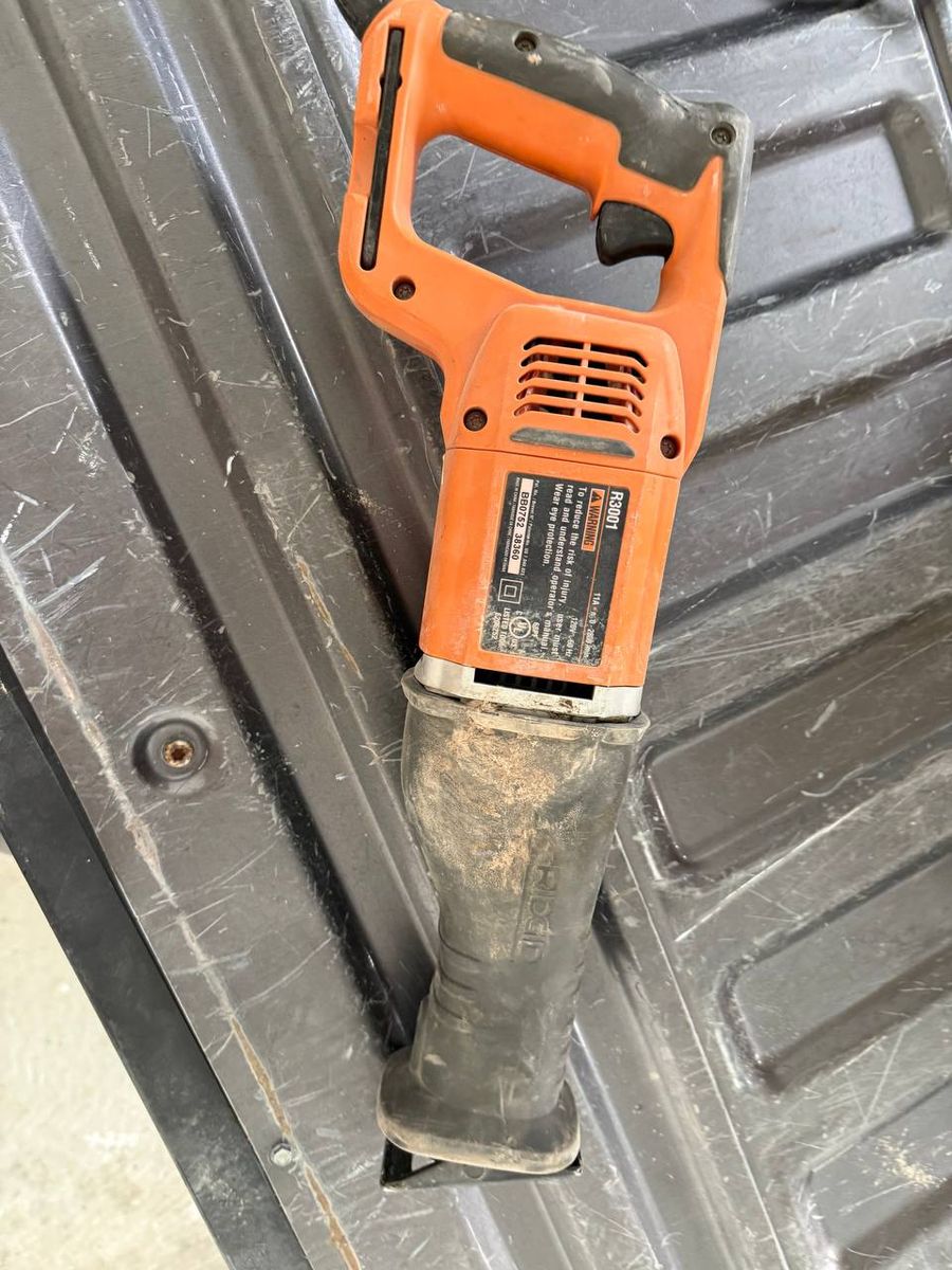 RIDGID R3001 corded reciprocating saw