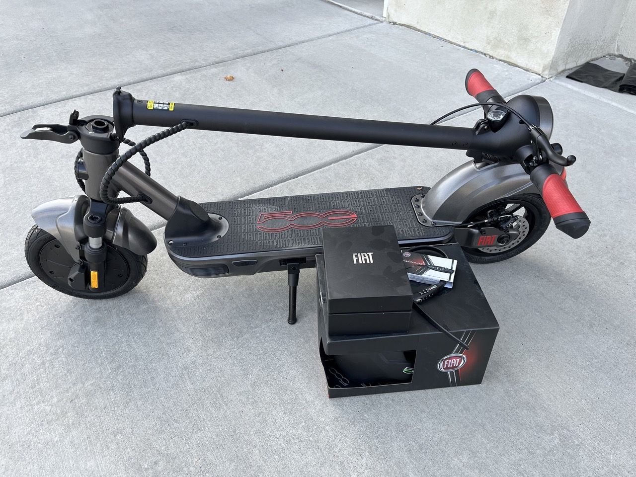 NEW Fiat 500W Electric Scooter + Helmet + Lock | 20 MPH | 21-Mile Range | Foldable