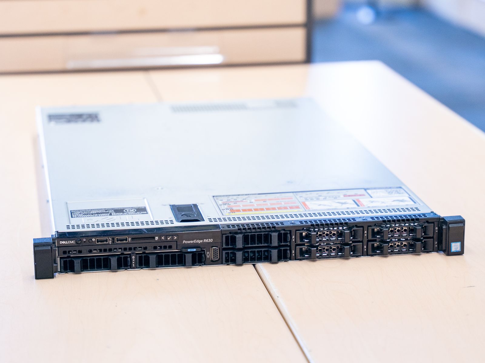 Dell Poweredge R630 Beginner Server | 16 CPU Cores, 32GB RAM, 8x SSD/HDD Bays